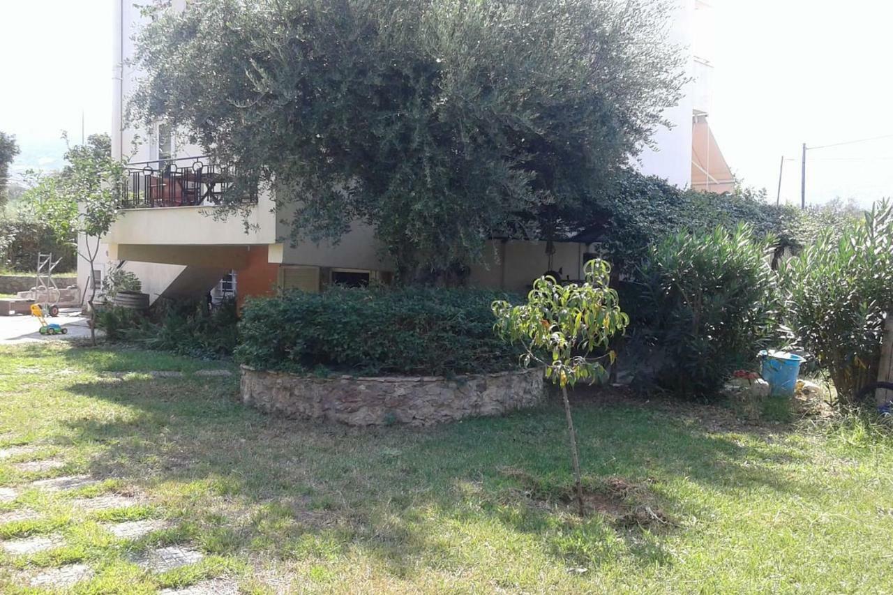Appartamento Christinas Garden Patras Esterno foto